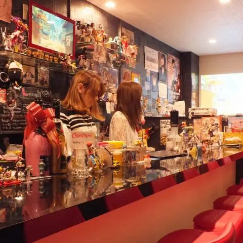 【東通り×サブカル】アニメ＆漫画好きにはたまらないbar『ANIME BAR Lapis lazuli』