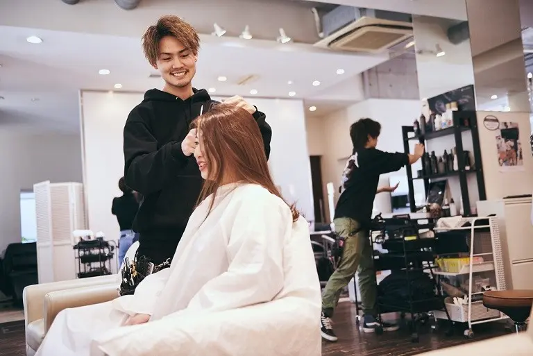 【梅田×ヘアサロン】ハイレベルのカット＆カラーが評判の『CARE』でワンランク上のヘアデザインに。