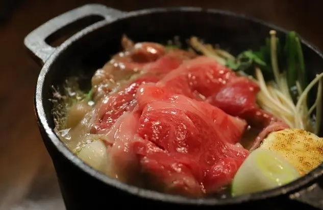 【なんば×居酒屋】『燻製スギヤ商店』で名物燻製すき焼きを堪能！