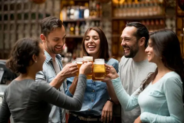 【梅田×パブ】立ち飲みで気が付けば仲良し!?気さくなマスターがいる『Seven Seas』で新たな出会いも!?