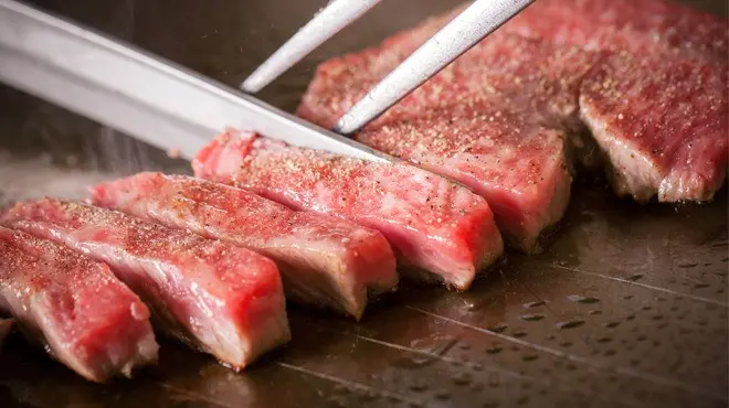 【神戸×肉】上質な神戸牛を鉄板で味わう。『神戸アントレコット』