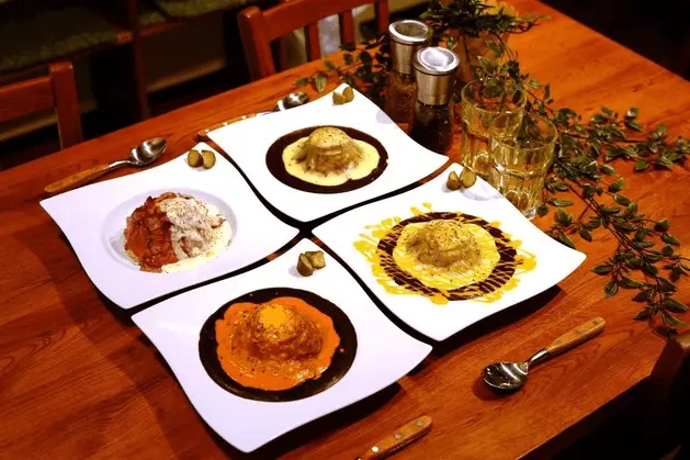 【なんば×カレー】カレーとお肉のびすとろ『ジェイズカレー』が美味いと評判。