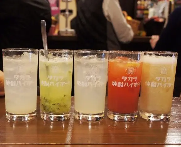 梅田でおすすめ飲み屋なら！酎ハイ片手に『蜆楽檸檬 』で開放的に出会いながらわいわいしよう。