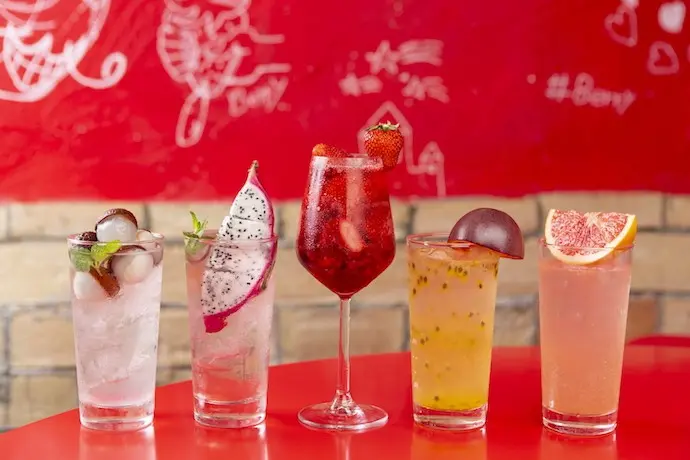 【中崎町×お酒】カラフル×フレッシュなフルーツが映える『フルーツ酎ハイ専門店berry』