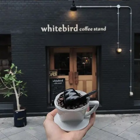 【北新地×カフェ】静かにおしゃれにコーヒーブレイクできる『Whitebird coffee stand』