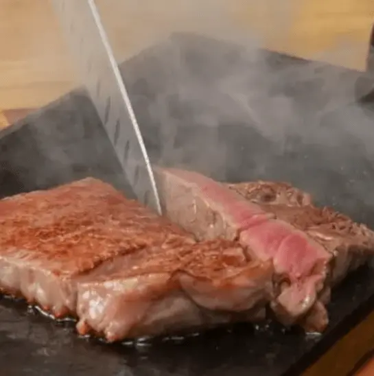 湯気のお出てるお肉