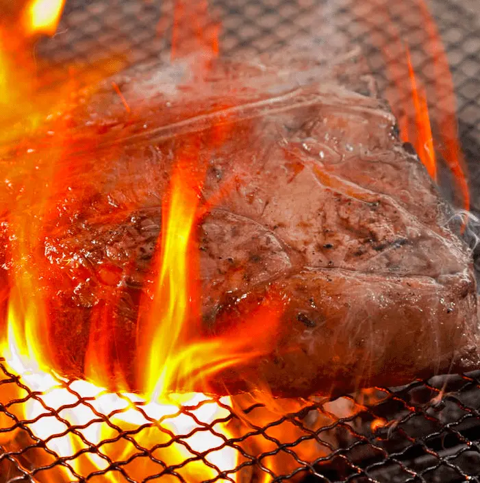 燃えている肉