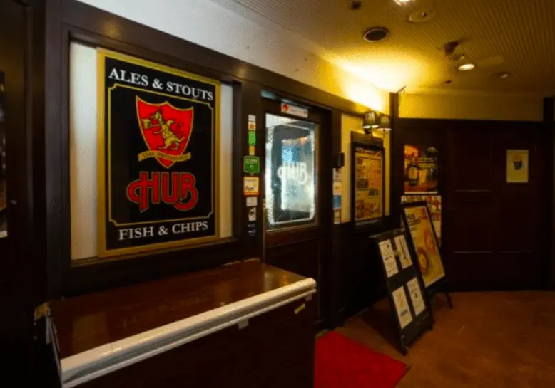 HUB 心斎橋店 入口