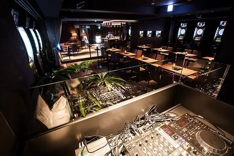 バグース 店内