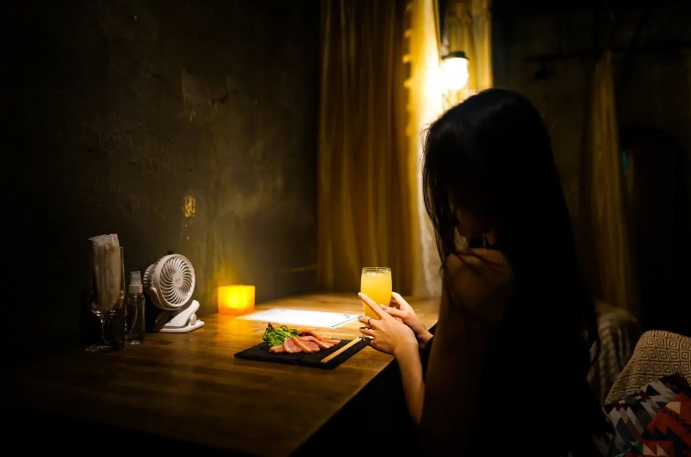 女性
