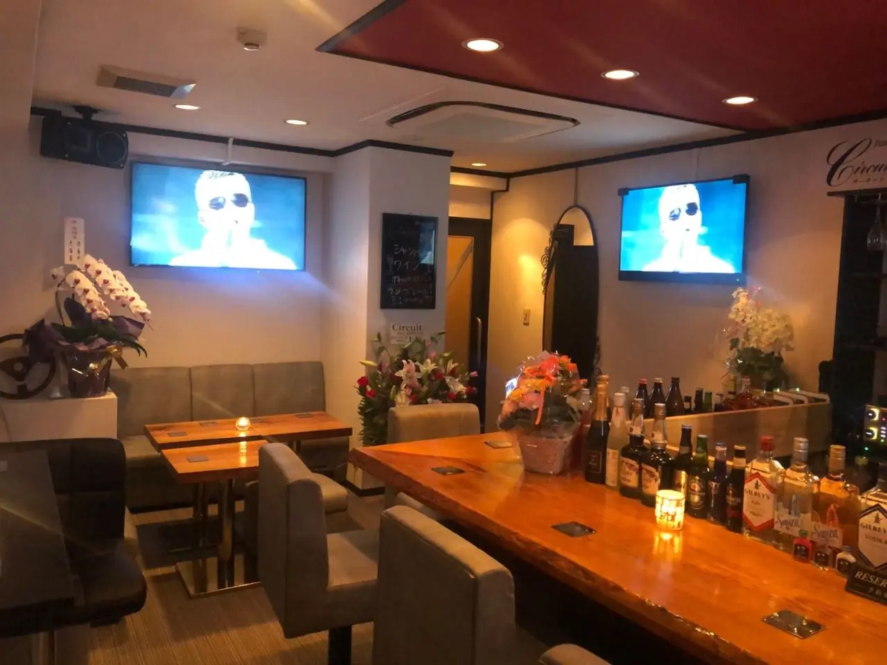 サーキット 店内