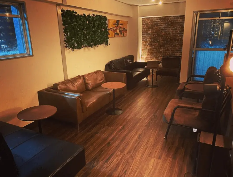 ネイバー 店内