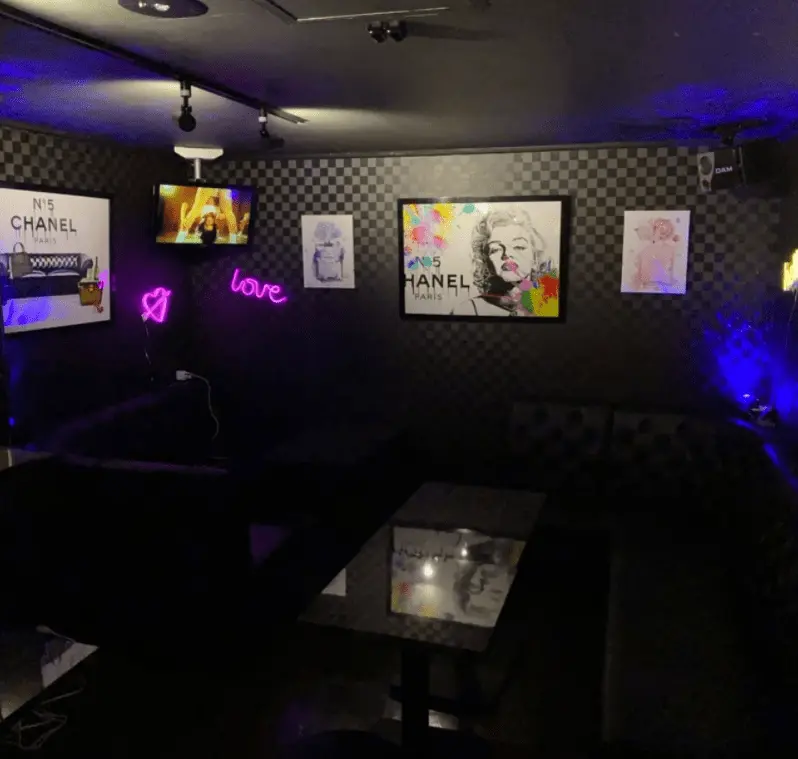 re 店内