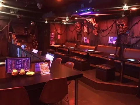 スリラー 店内