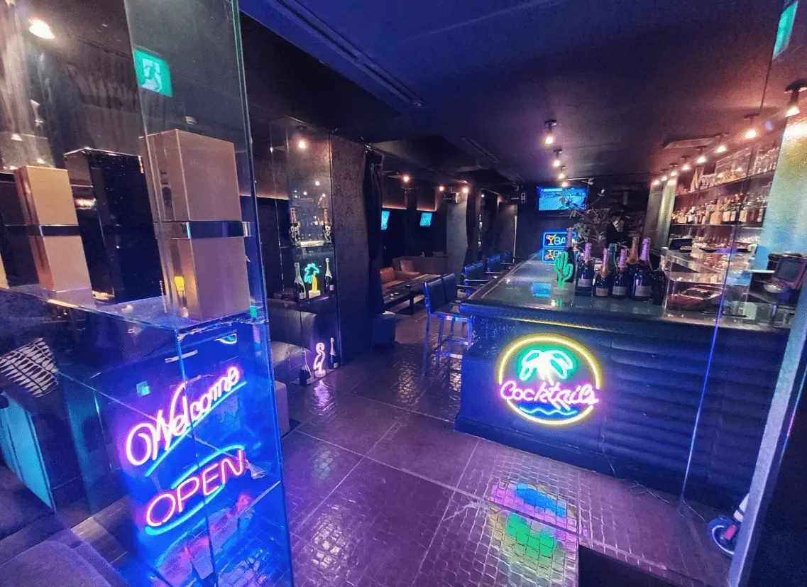 BAR&LOUNGE 01 店内
