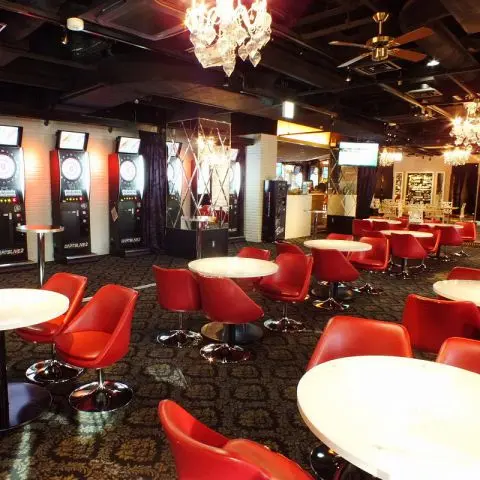 bee銀座 店内