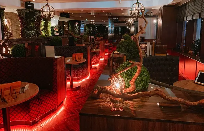 クローバー 店内