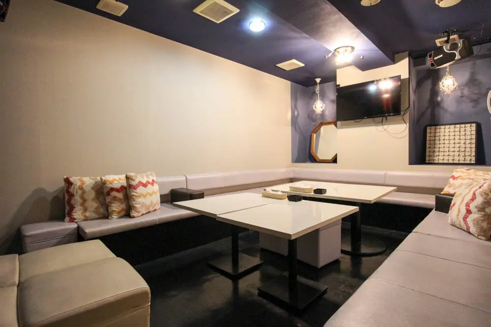 ピース 店内