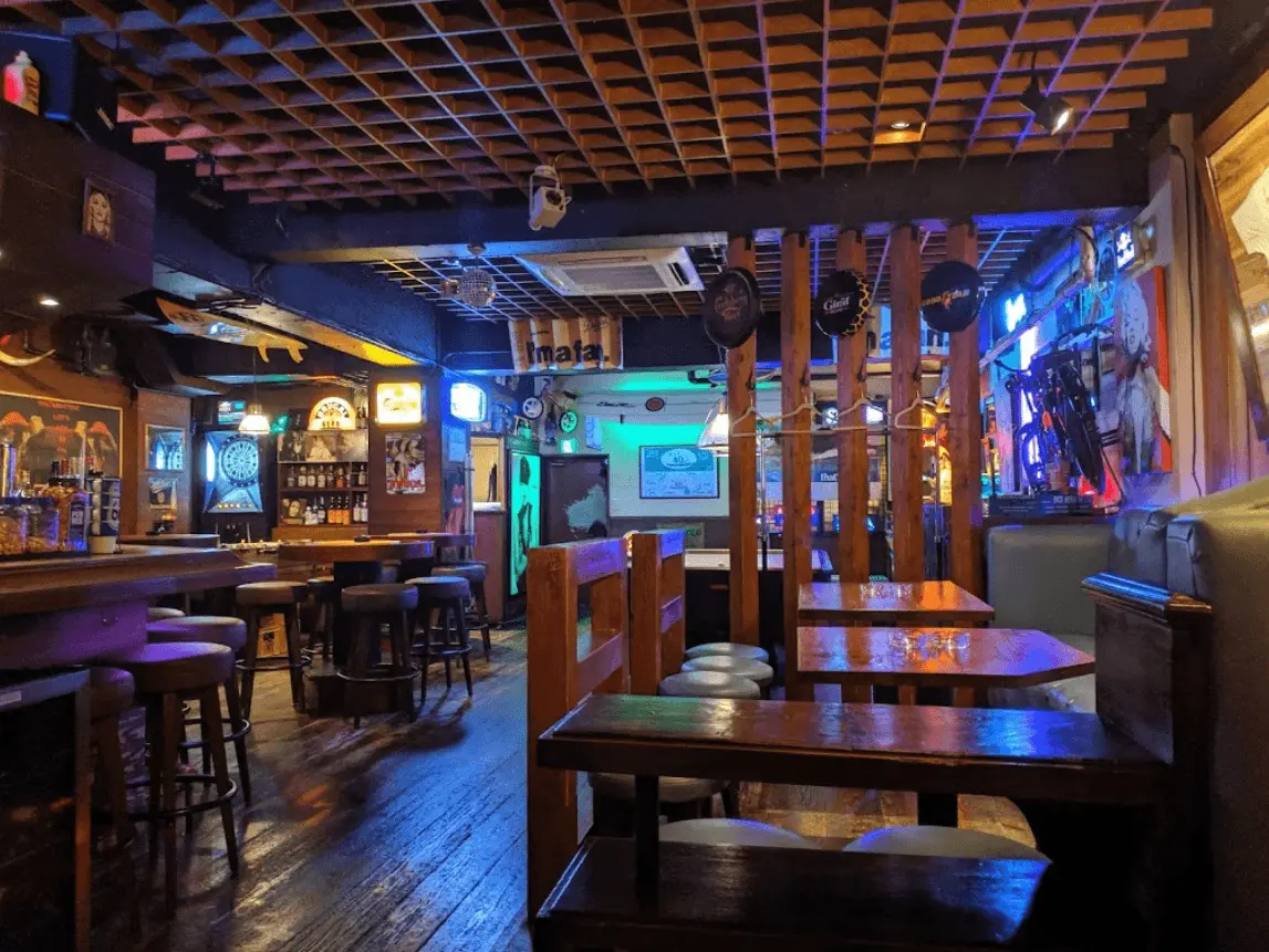 トリッキー　店内