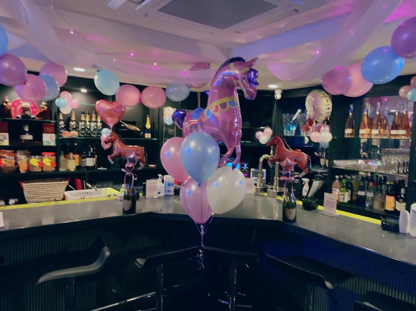競馬Cafe＆Bar IDOL.HORSEの店内