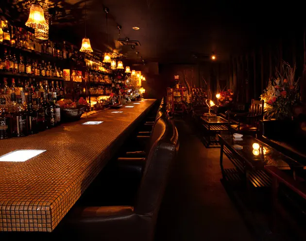 The Bar ALCAZARのバーカウンター