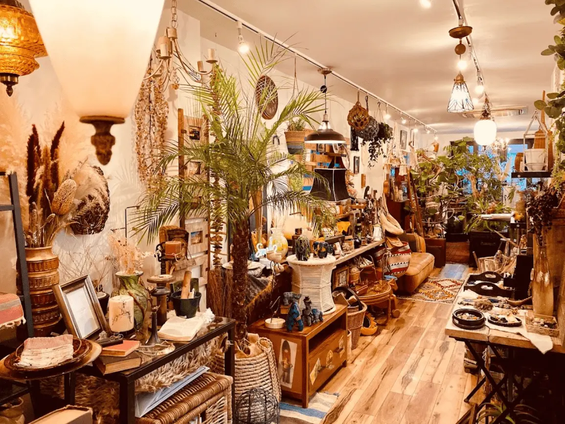 downthebarrel tattoo arts kolectivの店内 梅田タトゥースタジオ