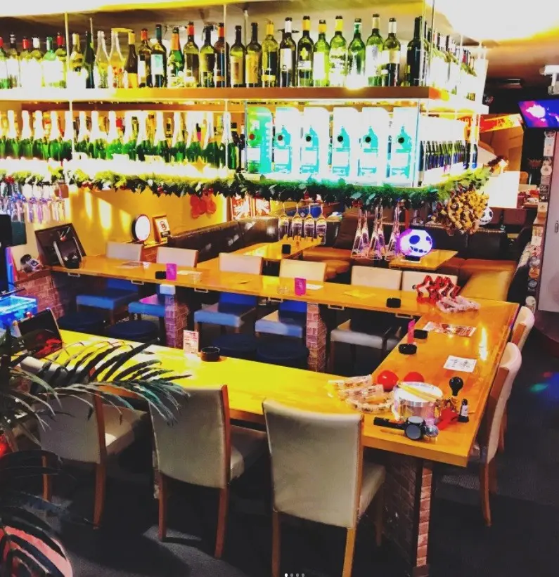 BEER BAR Firstのバーカウンター 栄ガールズバー