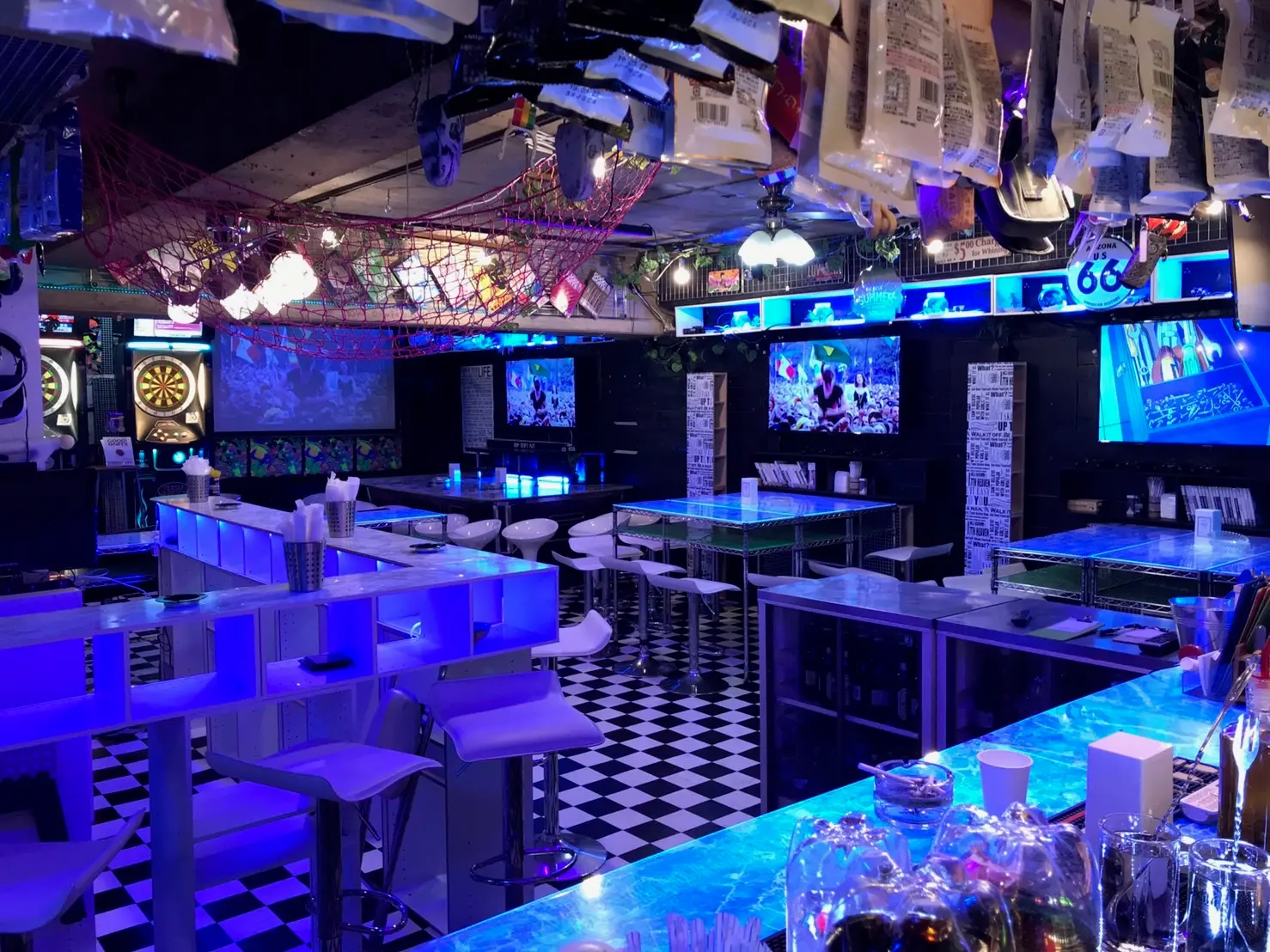 14-1 フォーティーンワン 店内