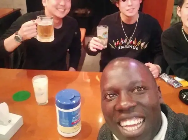 マスターとお客さんの写真