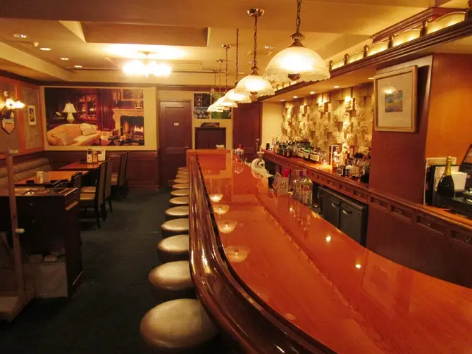 レトロなバーの店内