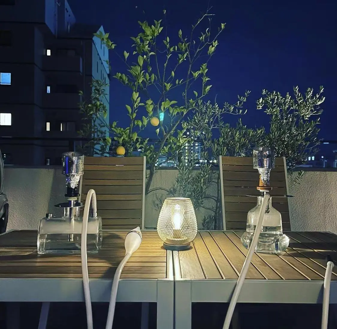 野外でシーシャ