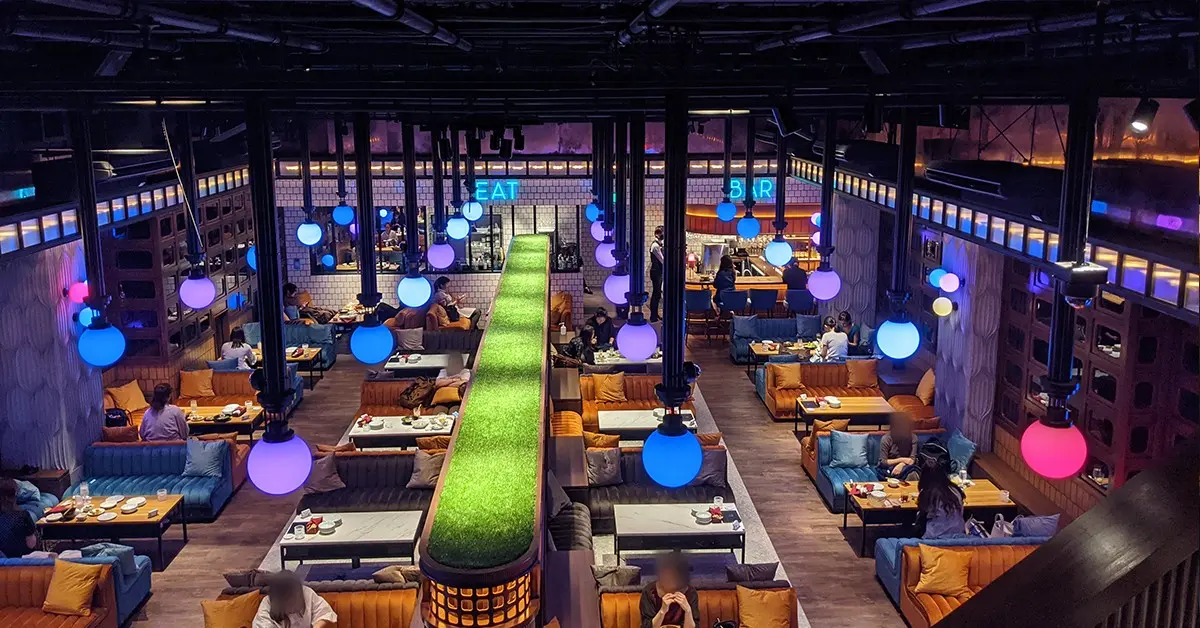 jis新宿 店内