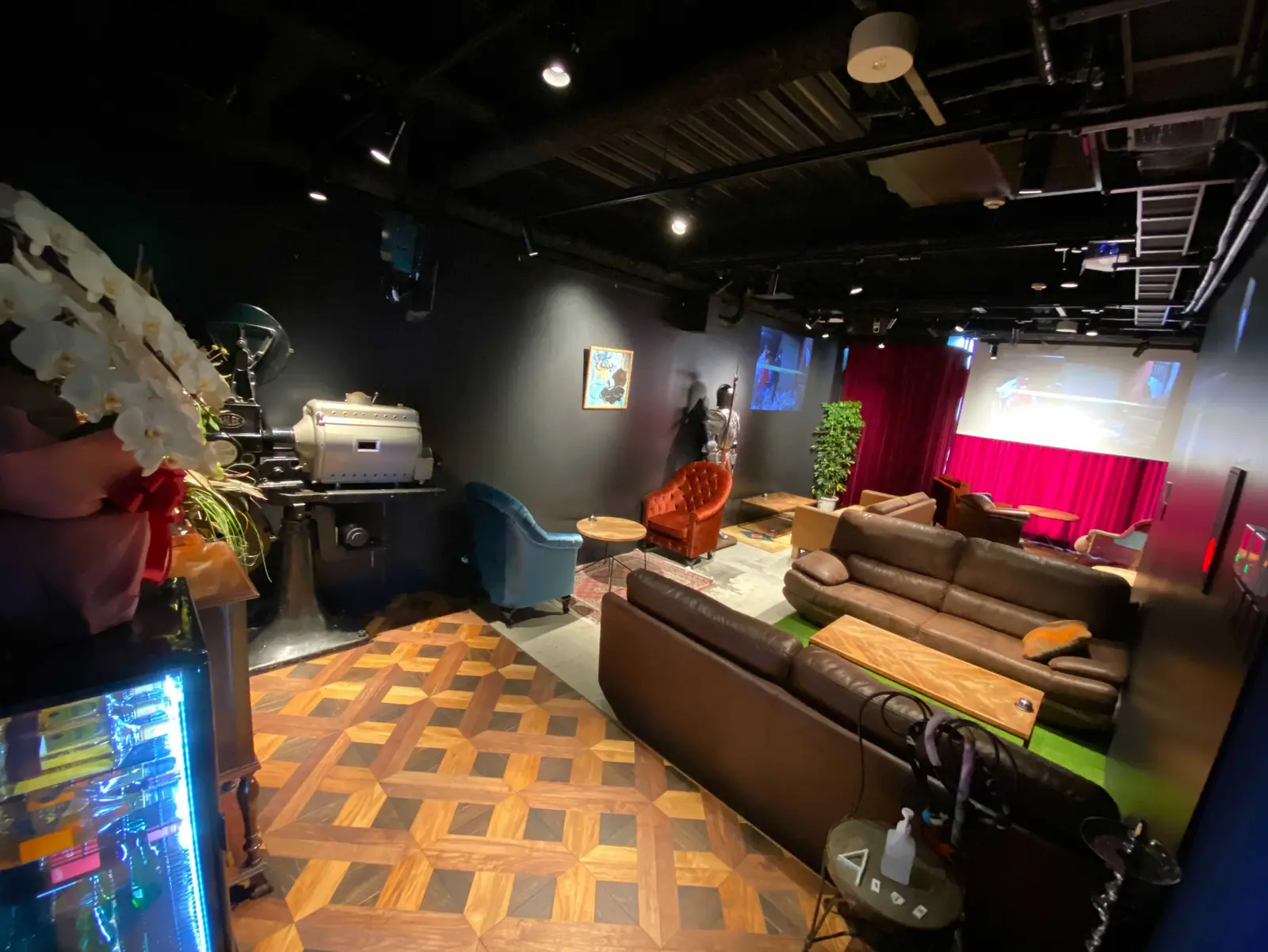 シーシャカフェ&バーミツバチ 店内