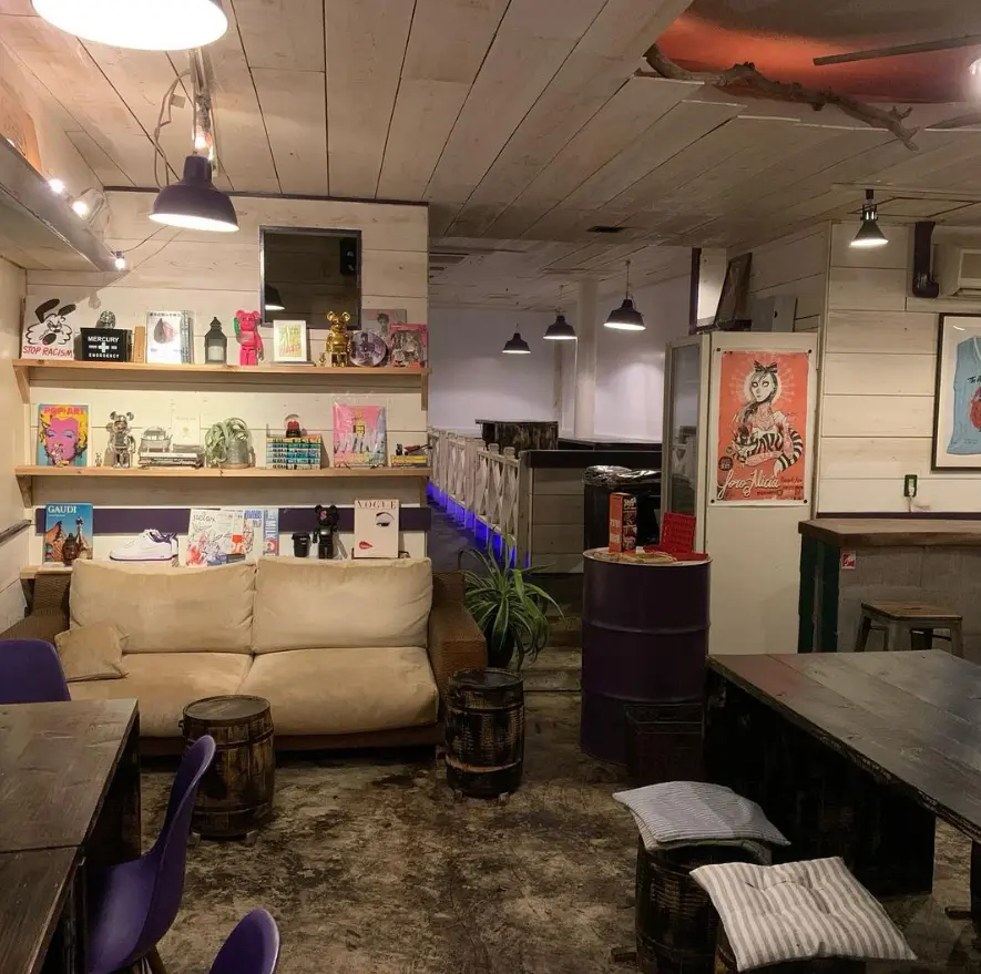 ROUTE29 SHISHA BAR 店内