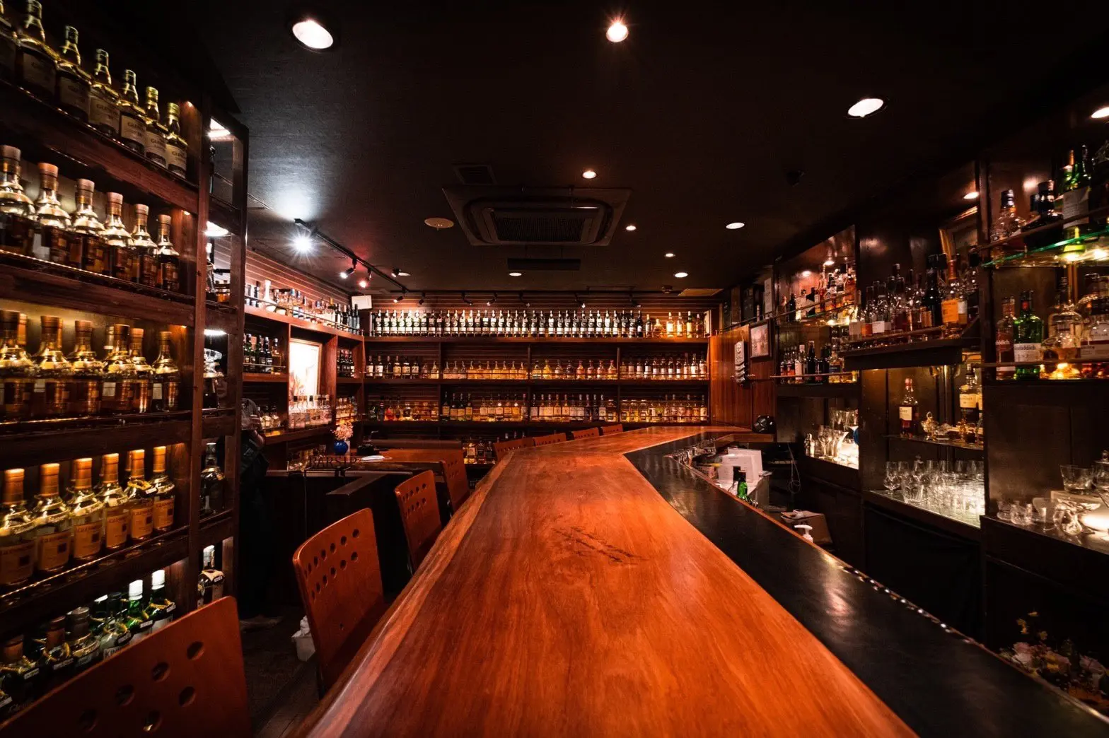 シップ　店内