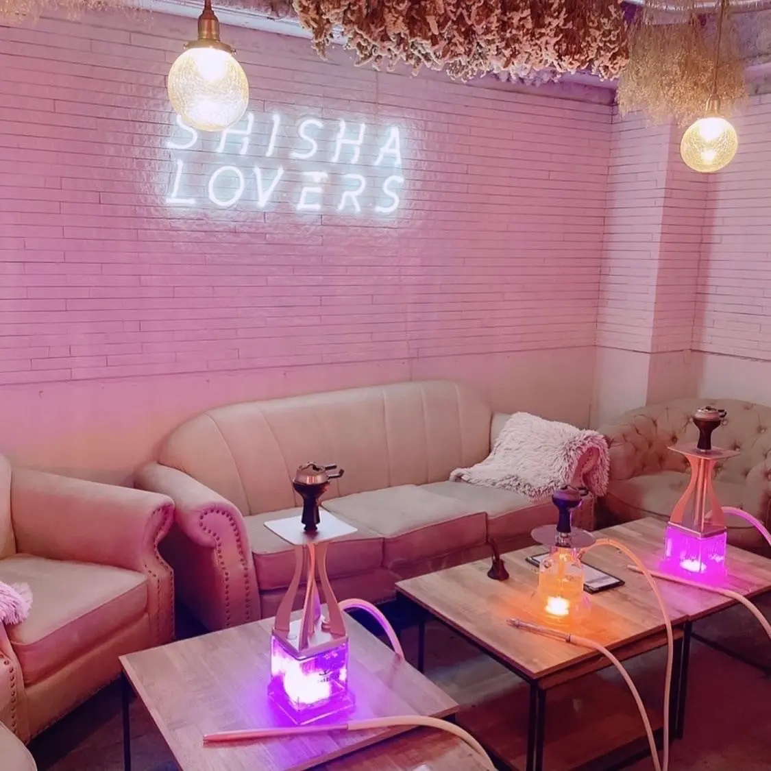 店内に並べられたシーシャ