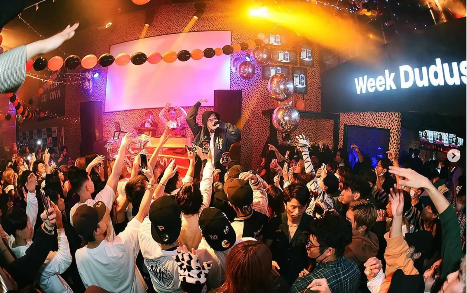 ライブをしている