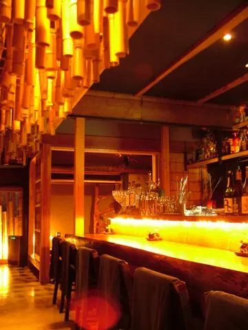バー どみの 店内