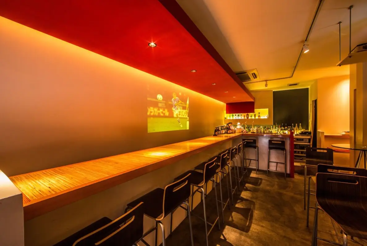 Stylish cafe&bar LET 店内