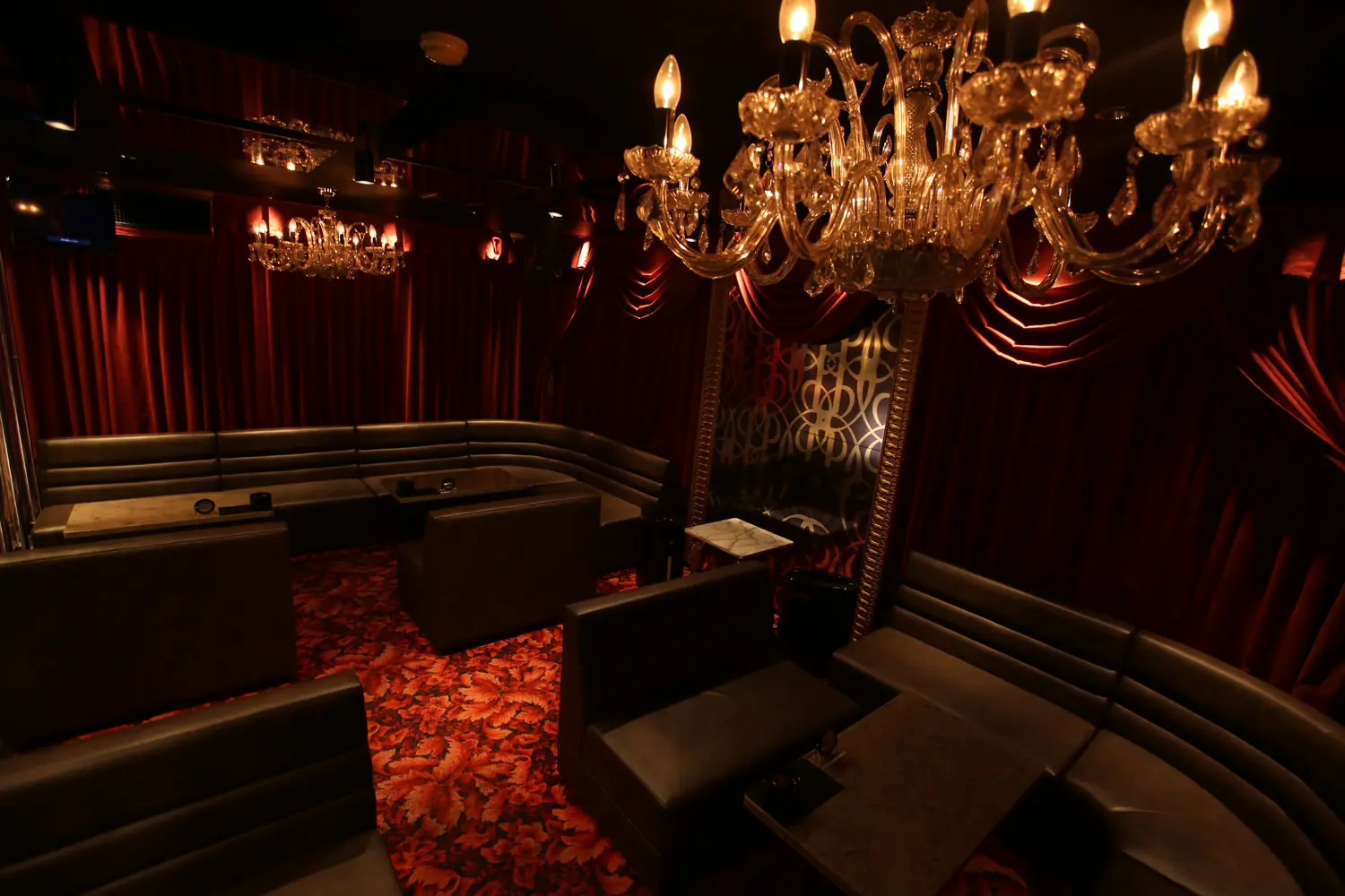 RAD REGALIS 1部 店内
