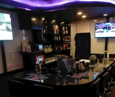 Lady's Bar Pure　店内　難波ガールズバー