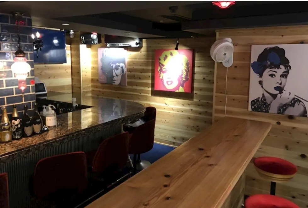 座裏GT‘s Bar　店内　難波ガールズバー