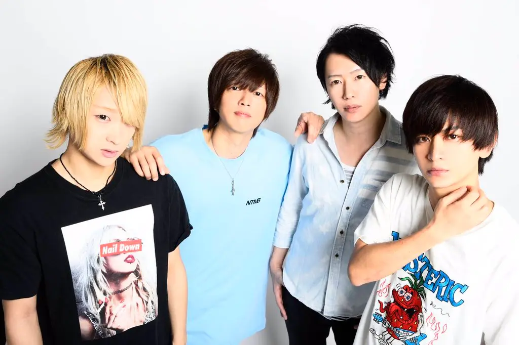 ホスト4人