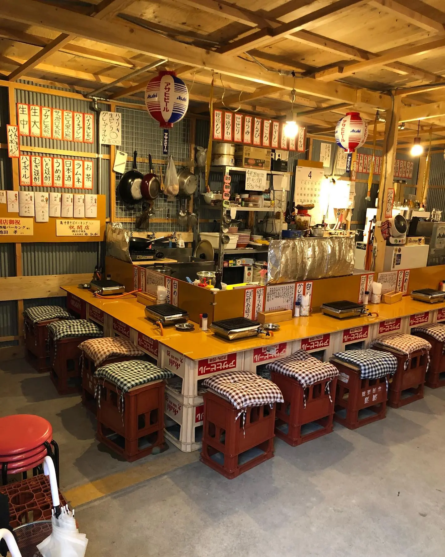 大正千島倉庫酒場パーキング店内
