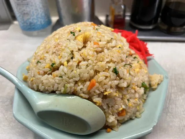 デカ盛り　チャーハン