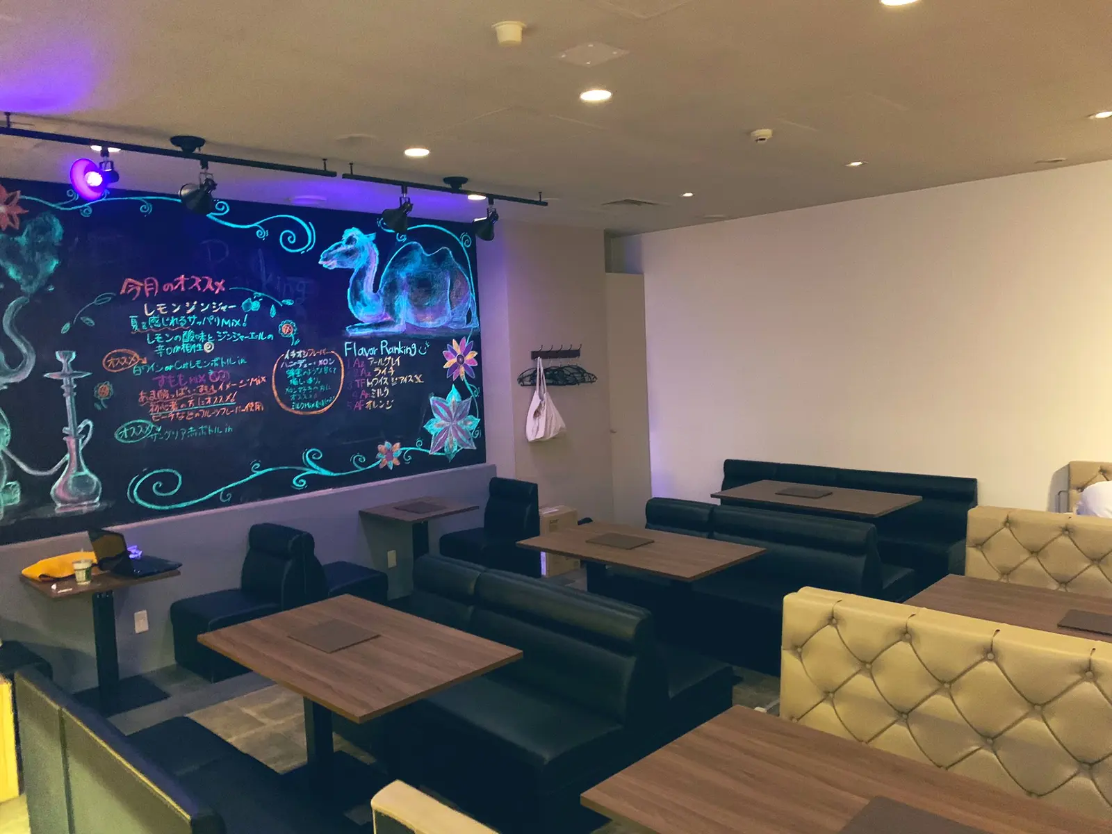 新橋シーシャ COCO SMOKE 店内写真