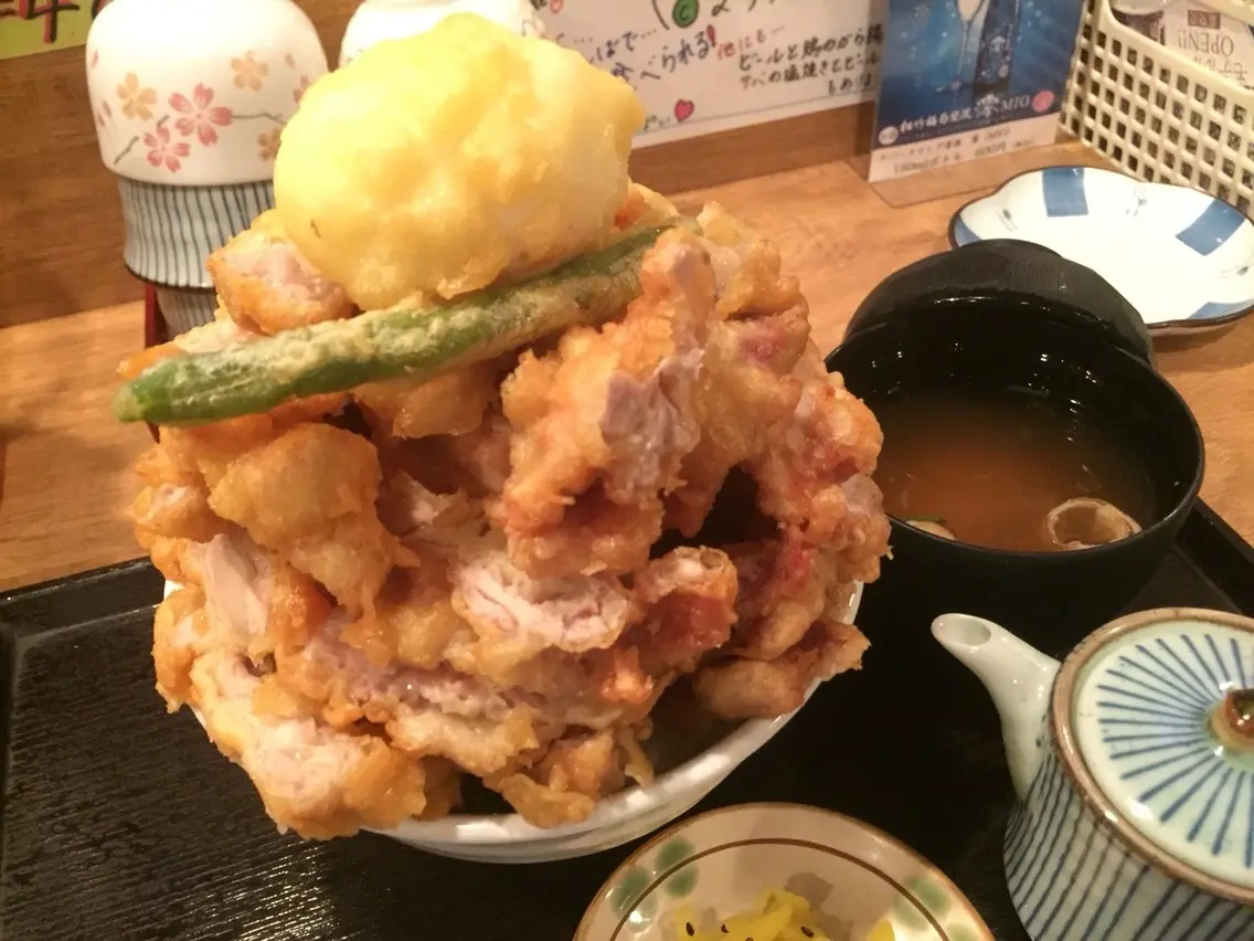 普通の食堂いわま　デカ盛り　丼