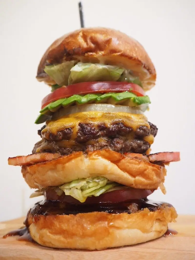 タワー状のハンバーガー