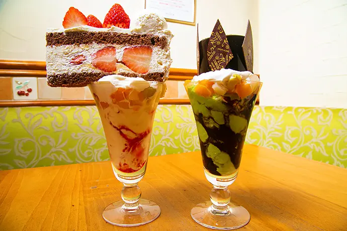 人気のケーキパフェ
