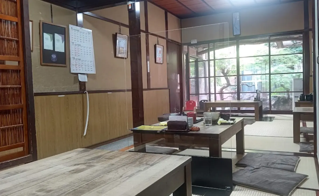 炭焼きの店 うな豊 店内
